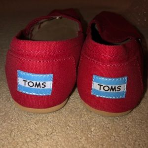 TOMS red shoes 7US